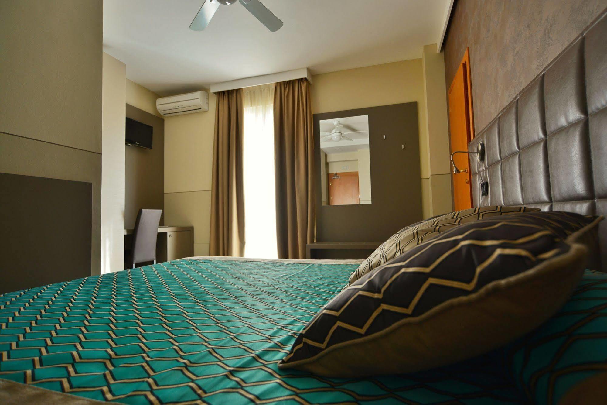 Hotel Sorriso Toscolano Maderno Zewnętrze zdjęcie