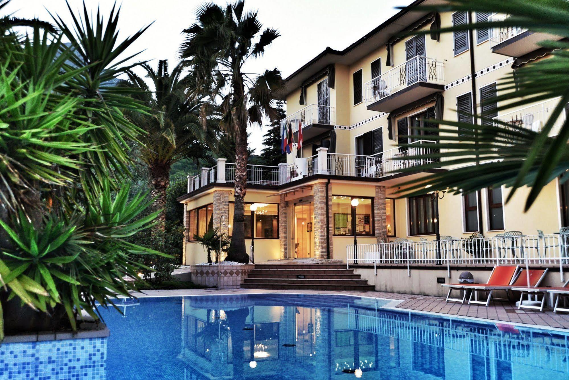 Hotel Sorriso Toscolano Maderno Zewnętrze zdjęcie
